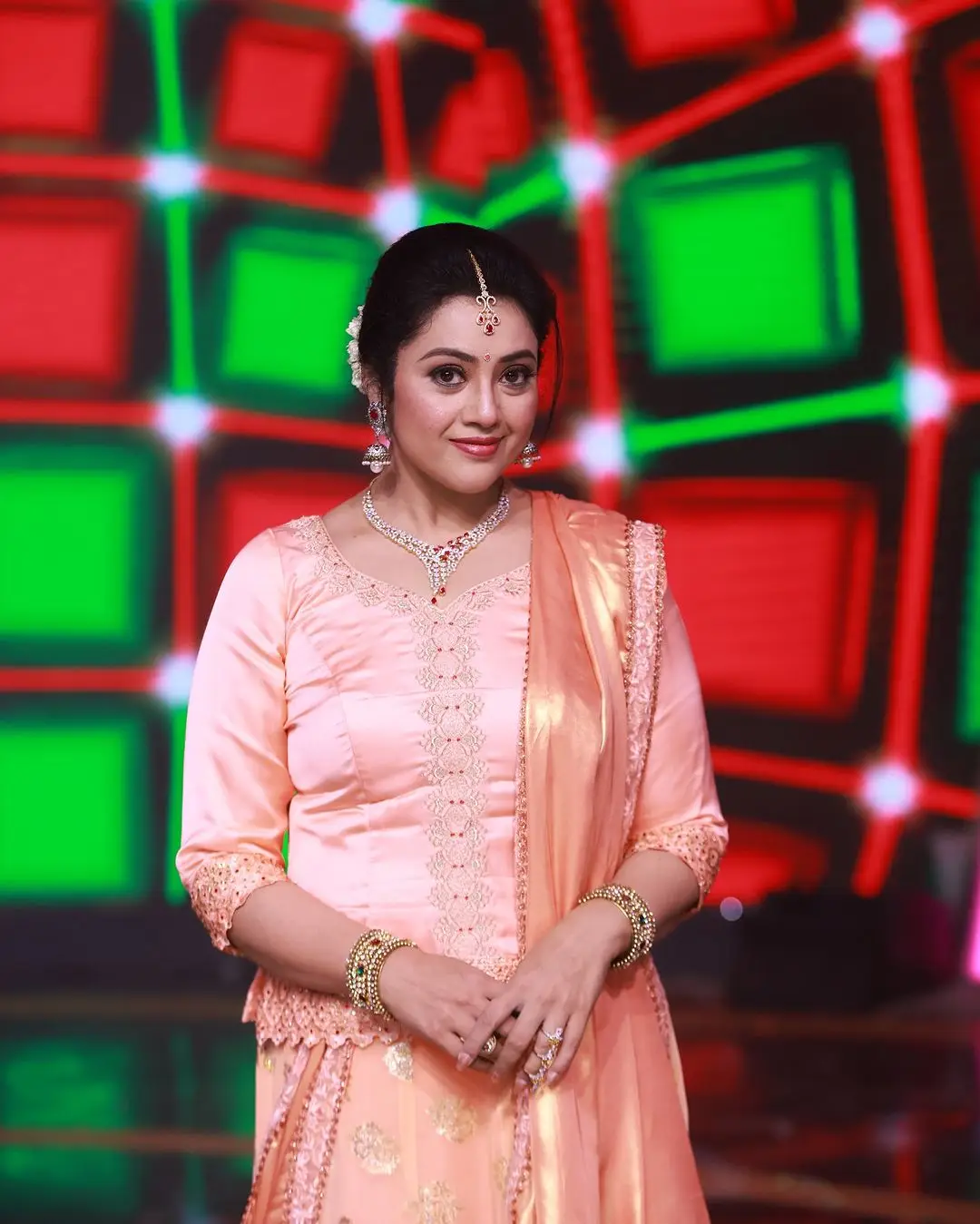 TELUGU TV ACTRESS MEENA STILLS IN PINK LEHENGA VONI 5